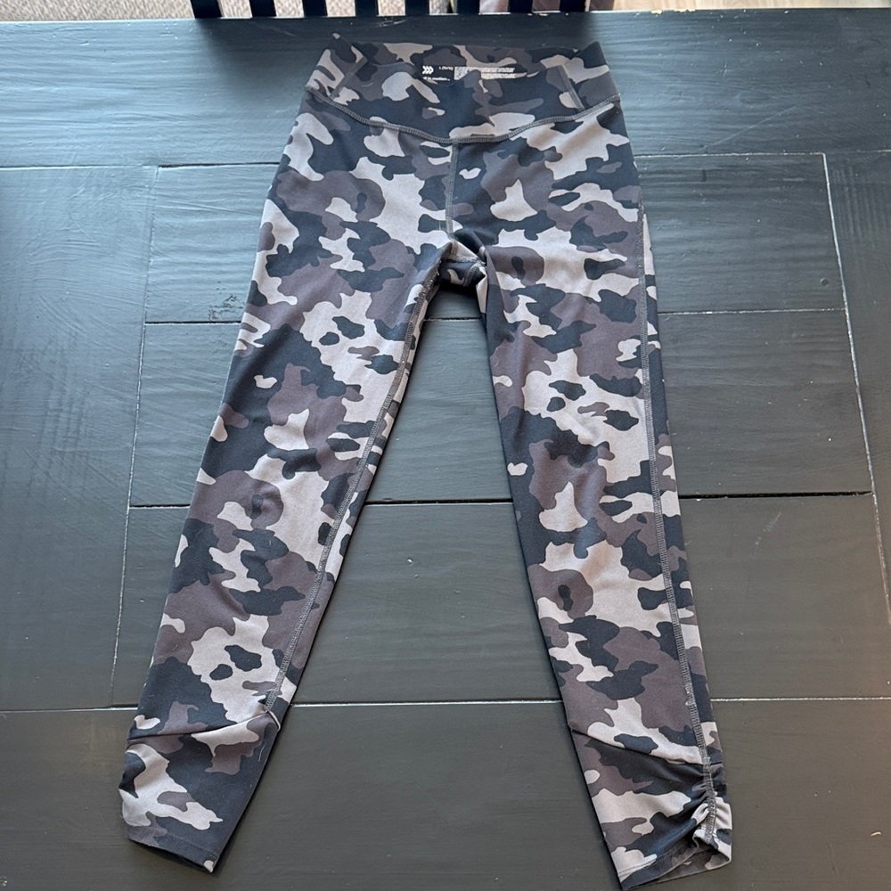 All in Motion Black and Gray Camouflage Kids Leggings size LG (10/12)